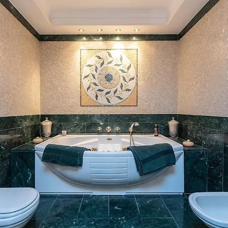 Luxury Via Giulia With Private Garden