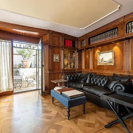 Apartment Luxury Via Giulia With Private Garden